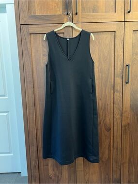 Uniqlo style Classic Black V-Neck Sleeveless Dress. Size L